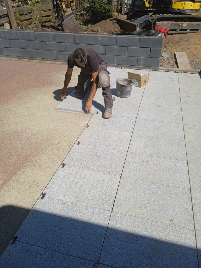 Verlegung von Terrassenplatten – Terrassenbau GaLaBau Jung